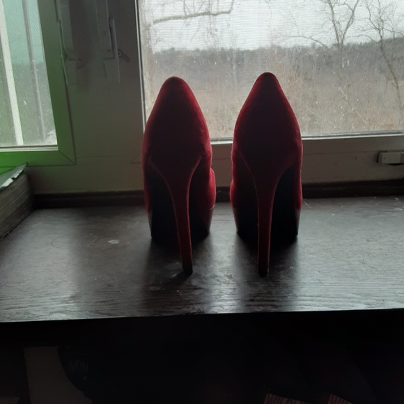 Red heels - Picture 7 of 7